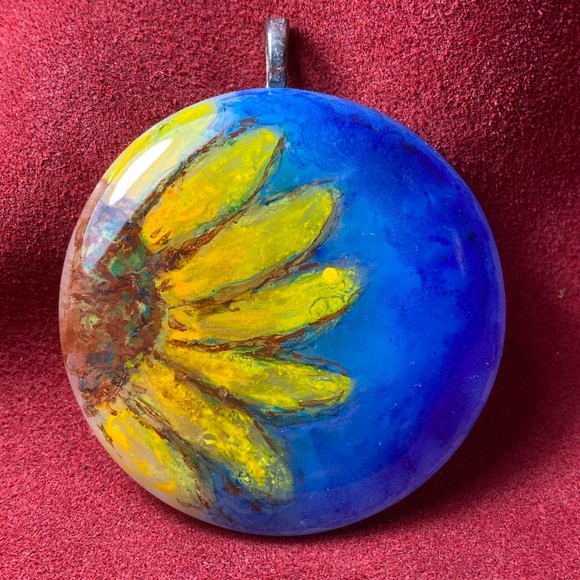Graceful Glass Fusion Sunflower Pendant Large Handcrafted - Picture 4 of 4